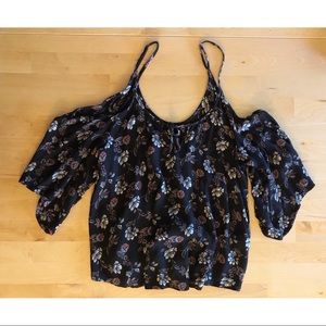 Hollister floral cold shoulder top 🌹